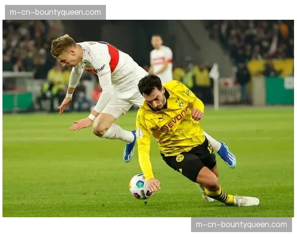 德国国家队主帅现身威斯特法伦球场，考察多特蒙德与斯图加特国脚